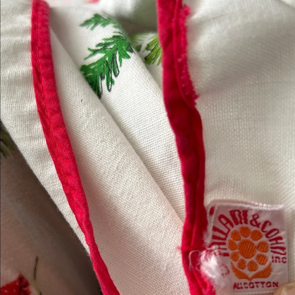 Christmas Holiday circular cotton Tablecloth with Red and Green berry  Design
